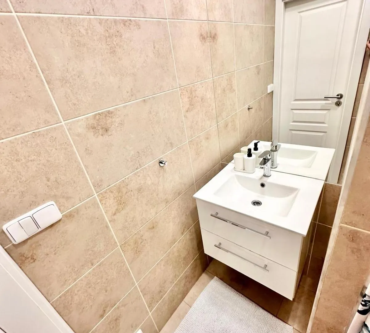 Viaduct View Apartment Прага Чехия
