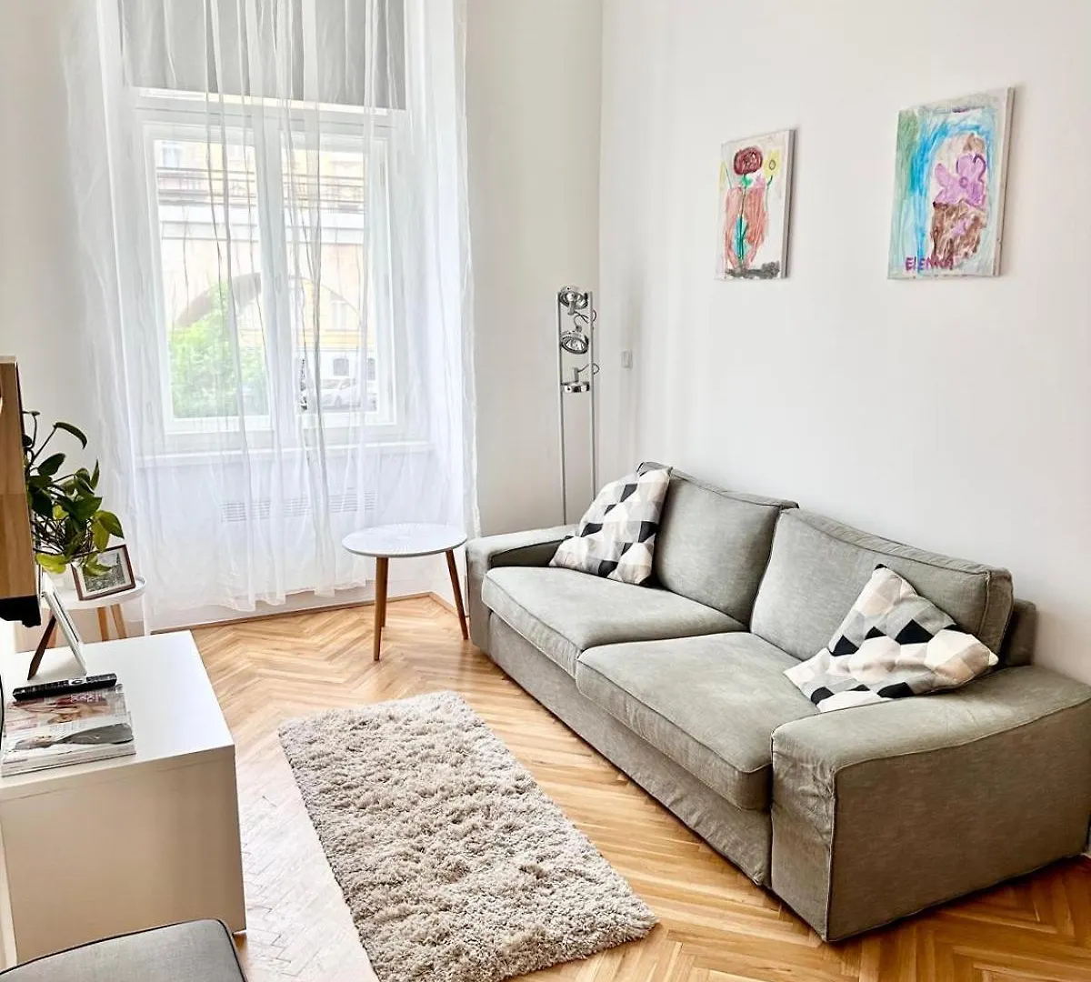 Viaduct View Apartment Прага